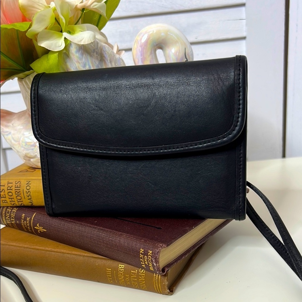 VINTAGE COACH Black Glove Tan Leather Swing Wallet 4843 90s Crossbody Mini